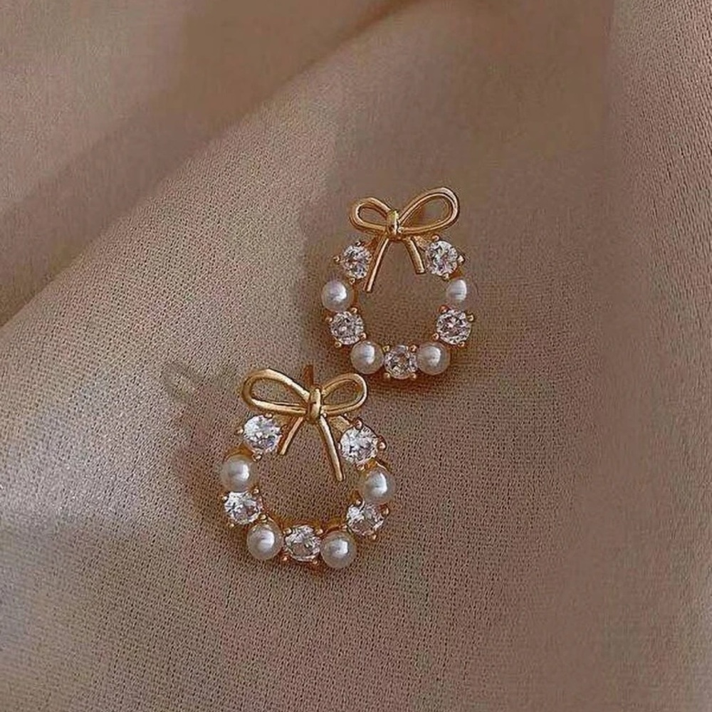 Gorgeous Faux Pearl Bow Stud Earrings - Picture 2 of 3